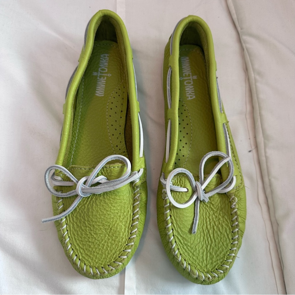 Minnetonka Lime Green Leather Moccasins Size 8 NWOT - Picture 1 of 6